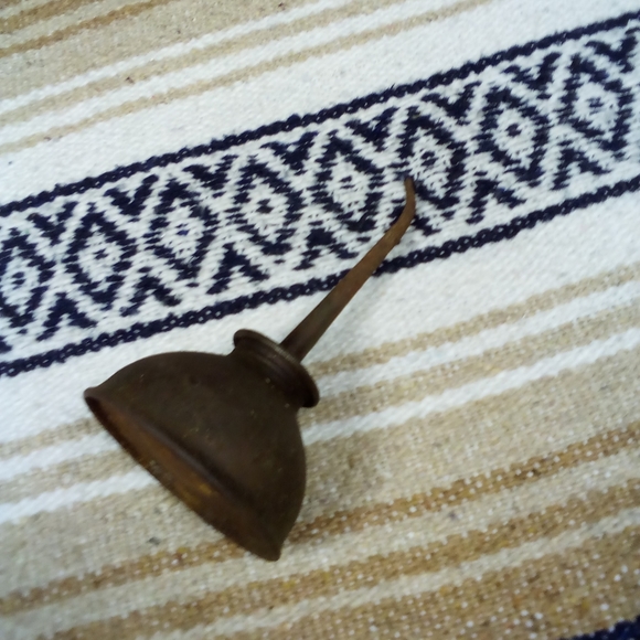 VINTAGE OIL CAN WITH TWIST OFF - Picture 6 of 9